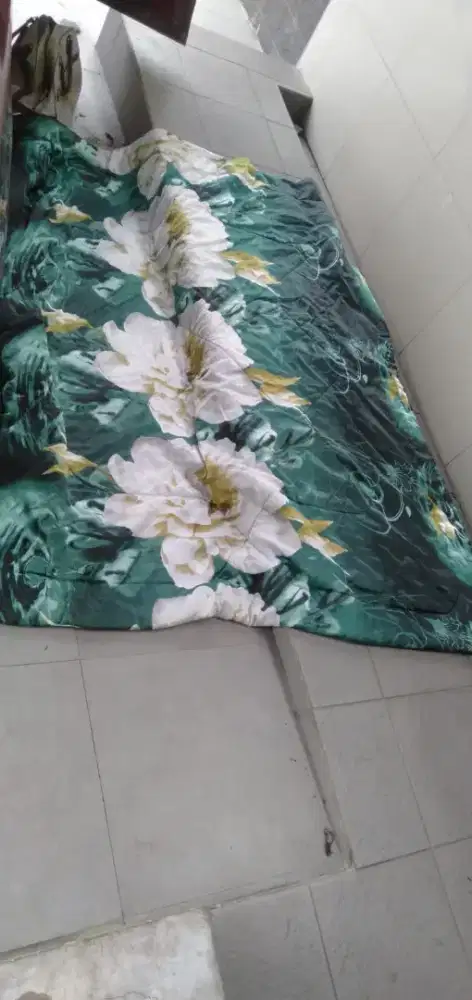 Di jual asli dan original    merek faizza bed caver,alas kasur 180x200