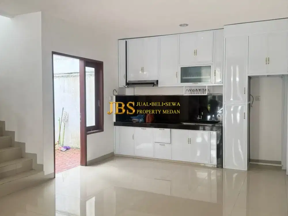 Jual Rumah 2 Tingkat di Komplek Mayfair Residence Jalan Bunga Terompet - Medan