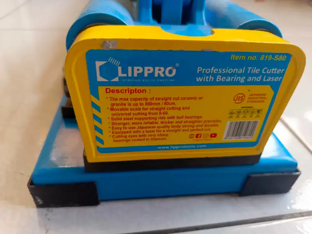 Alat pemotong keramik