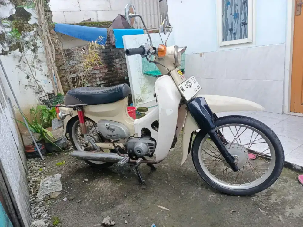 HONDA C70 TAHUN 1976