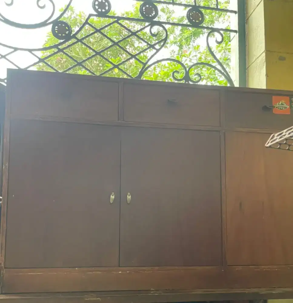 Meja laci kuno ukuran besar