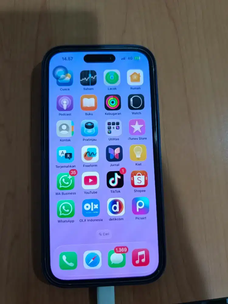 Iphone 15 bh 98% biru pastel