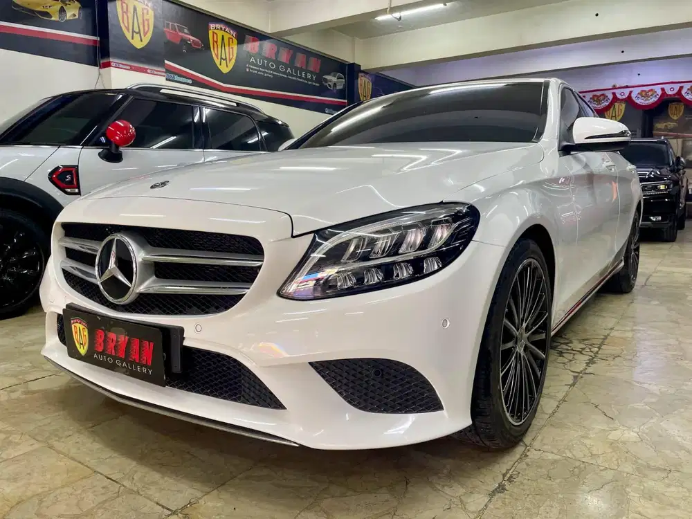 RARE MERCY C200 AMG EQ BOOST LINE PERFECT COND