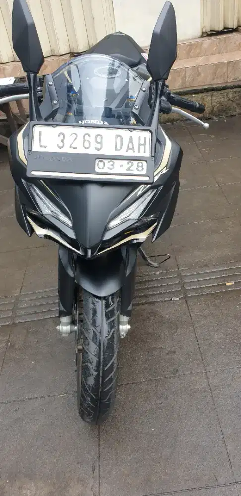 KM 03 rbu CBR 150 ABS th 2023 seperti baru