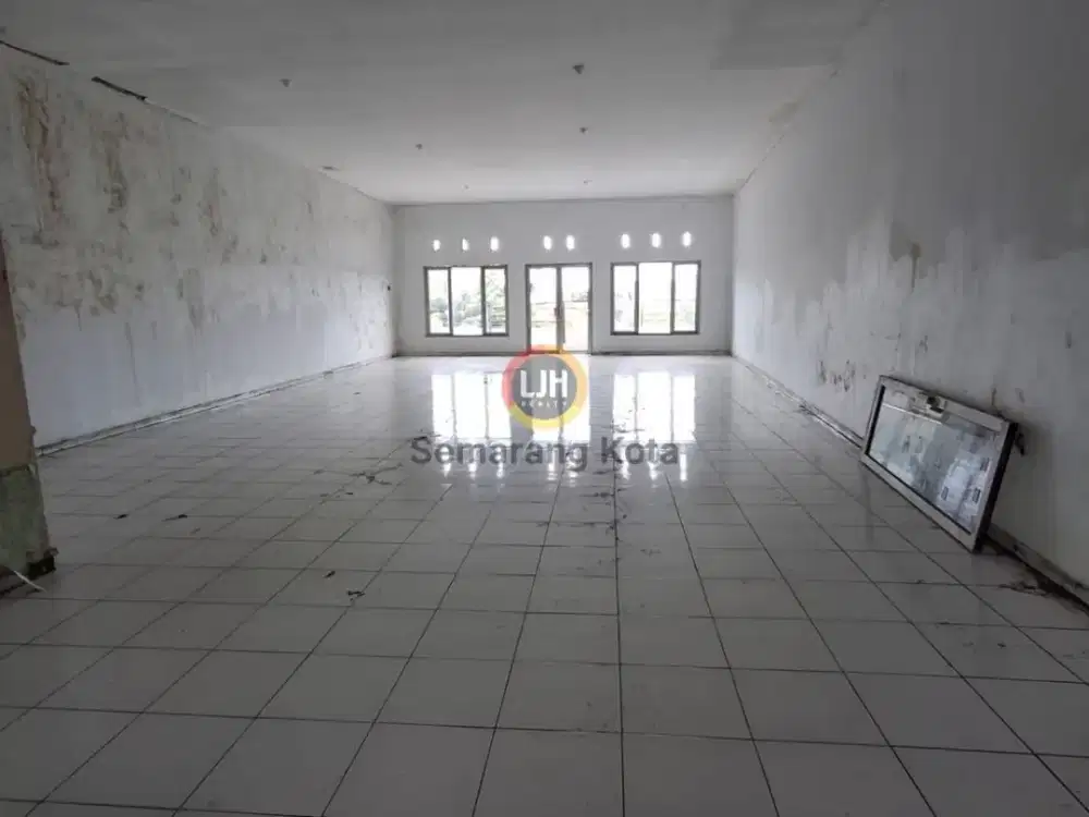 Ruko siap pakai di jalan Jenderal Sudirman