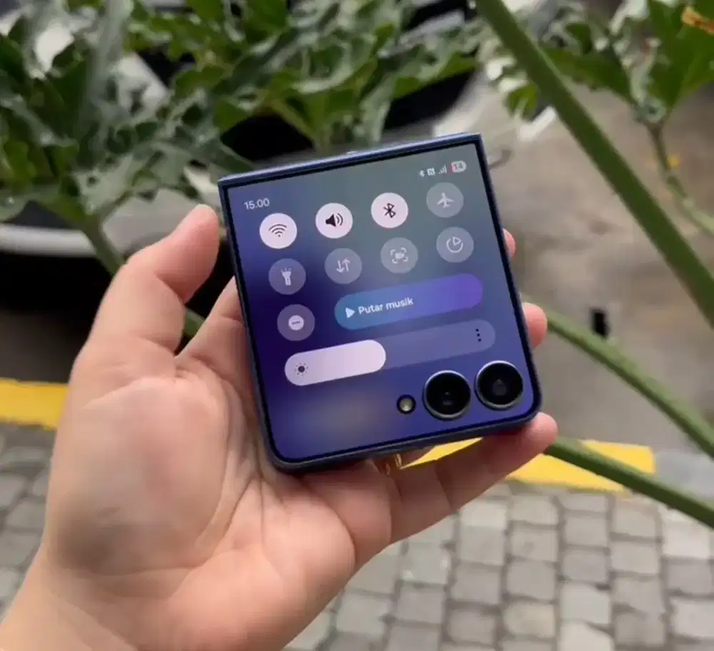 Seken Samsung Zflip 7 12/256 Garansi On juli 2026