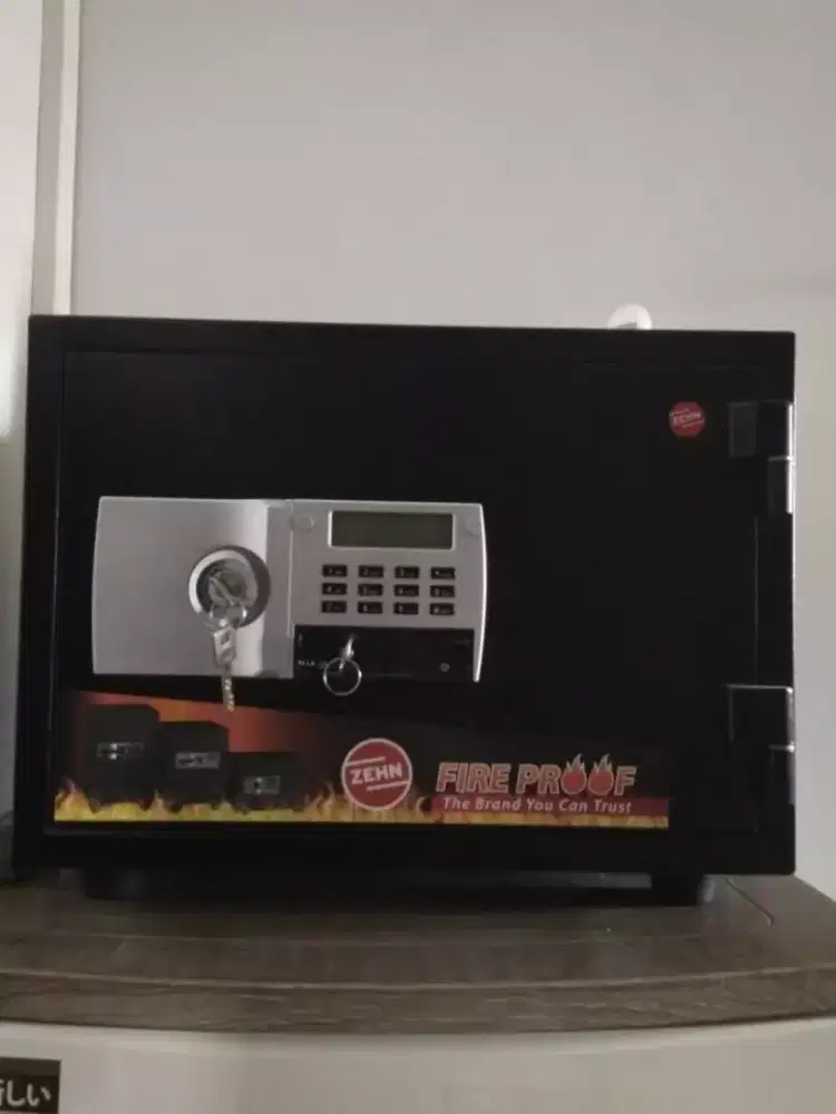 Brangkas besi normal