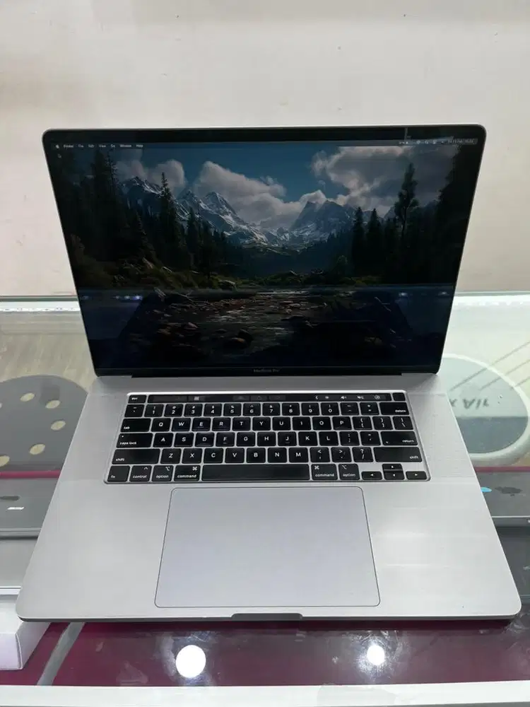 macbook pro 16inch 2019 i7/16/512