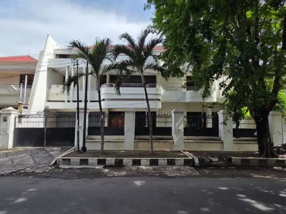 Rumah Dharmahusada Indah  STRATEGIS BOULEVARD carport 2, garasi 4