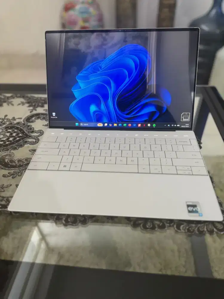 Dell xps 13  plus 9320 OLED touch i7 1360P 16GB / 512 SSD W11