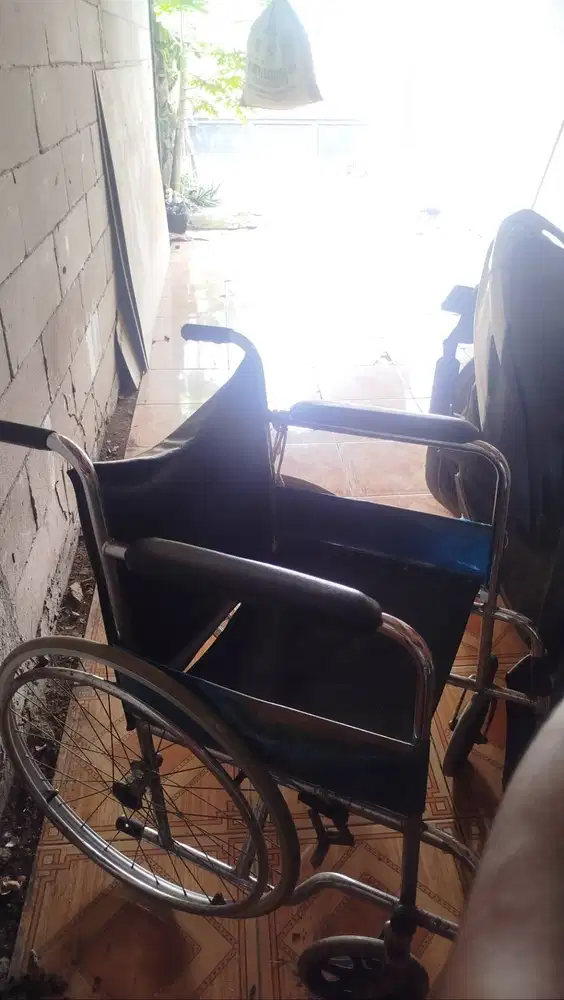 KURSI RODA LIPAT BEKAS