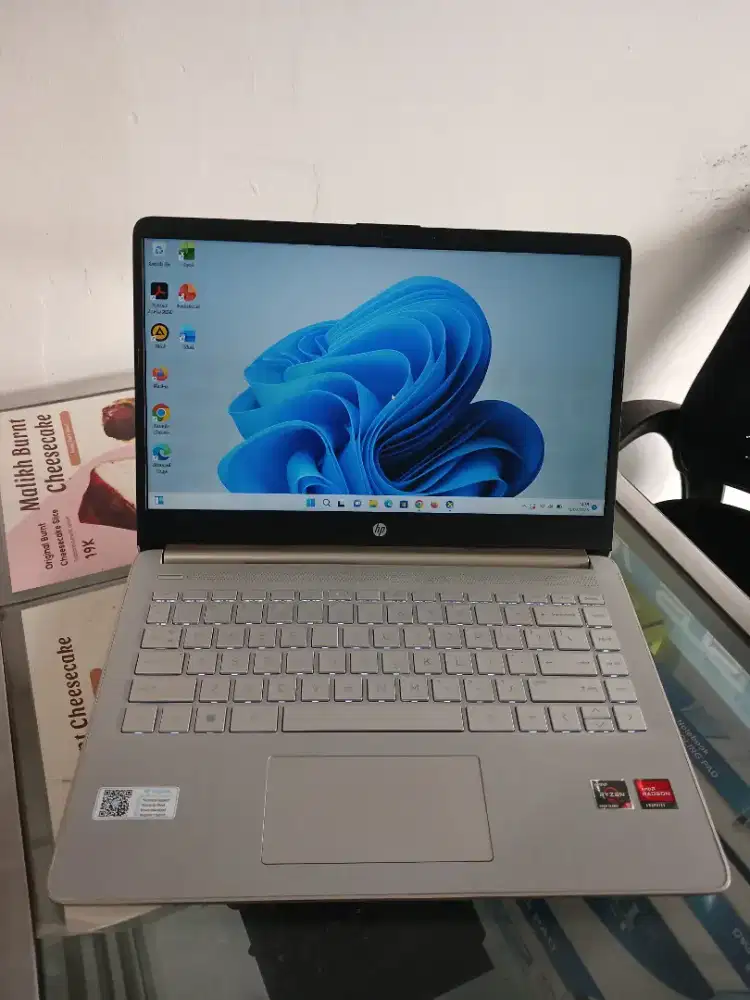 Laptop HP 14s Amd Ryzen 5 5500U Ram 16 Ssd 512 Murah