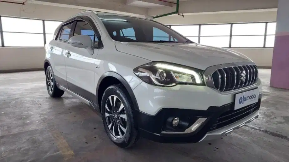 DP 10 JUTA Suzuki SX4 1.5 S-Cross Bensin-MT 2017 SMG