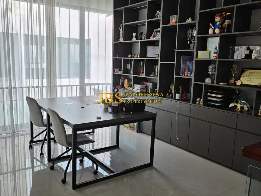 DIJUAL CEPAT! Rumah 3,5 Tingkat di Komplek Givency One Medan Type Channel