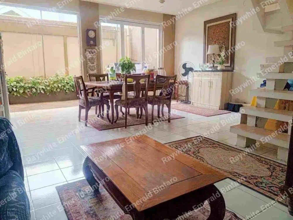 Rumah Bagus Rapih Luas Taman 2 Lantai di Sektor 5 Bintaro Jaya