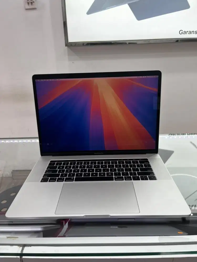 Macbook pro 15 inch 2018 i7 16/512 touchbar
