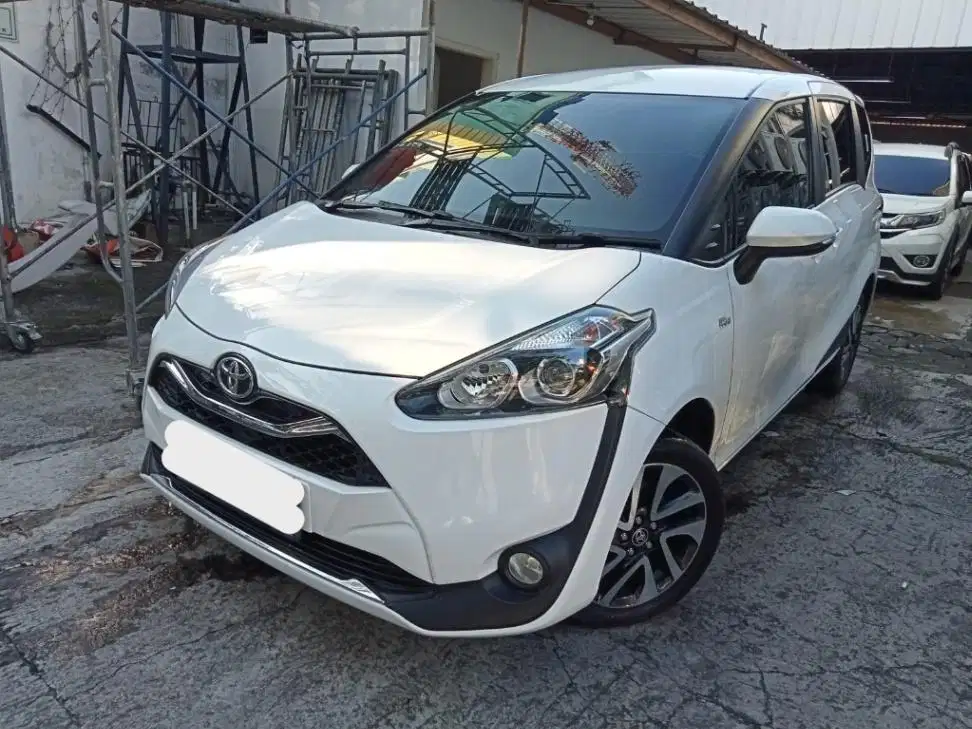 DP MURAH Toyota Sienta 1.5 V Bensin-MT 2020 Putih CWZXB