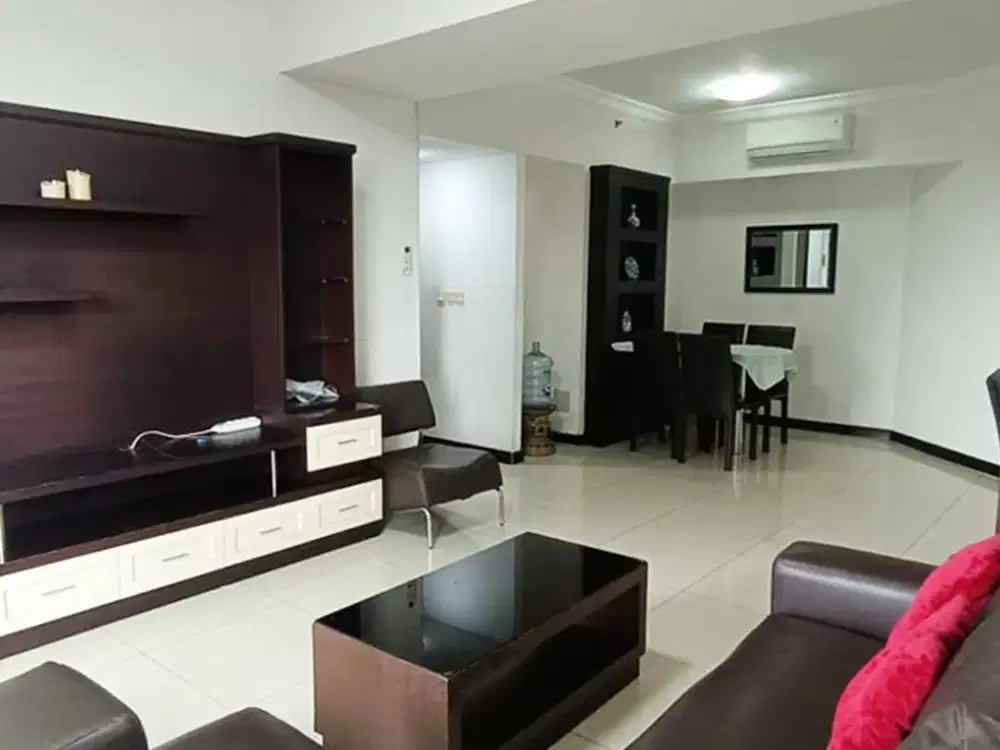 Dijual 1.5 bio, Taman Anggrek Condominium 2 Kamar Tidur, Fully Furnished, Lantai Bawah