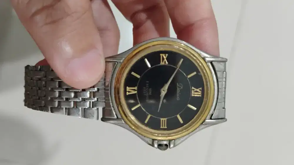 Dijual jam tangan Daima model klasik vintage warna silver glod