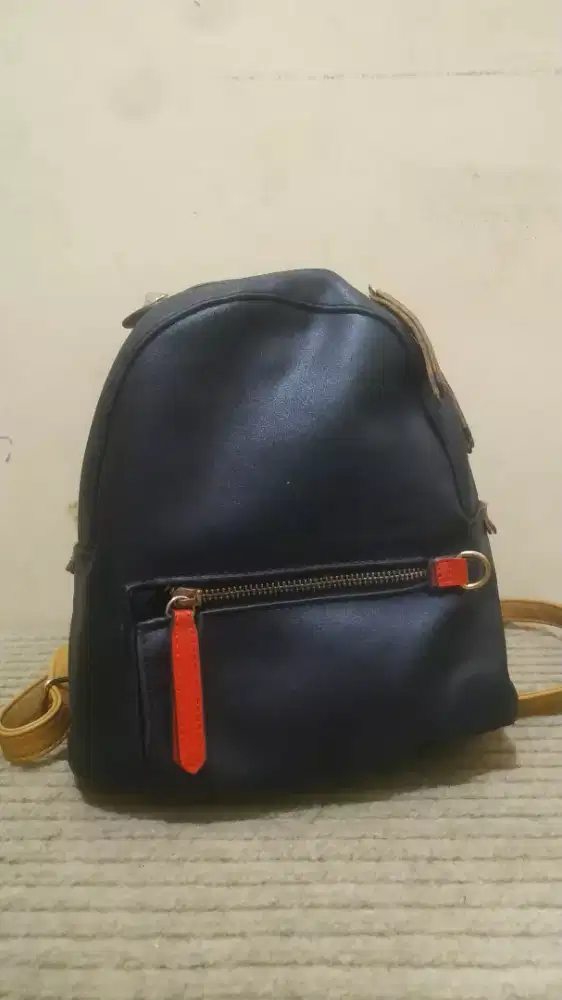 Tas wanita gendong warna hitam pekat