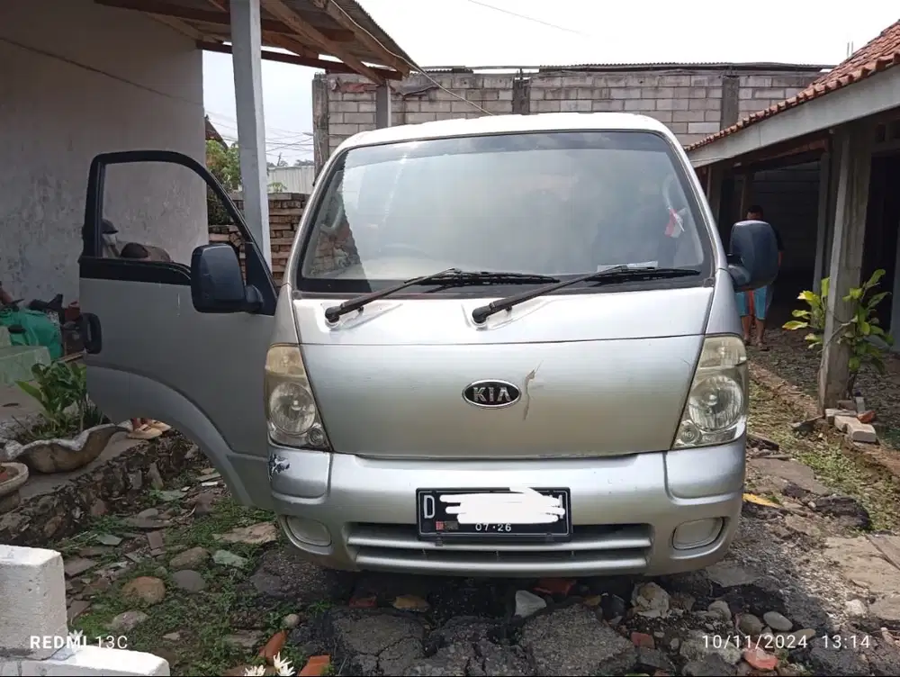 Kia Travello Long 2010 Murah