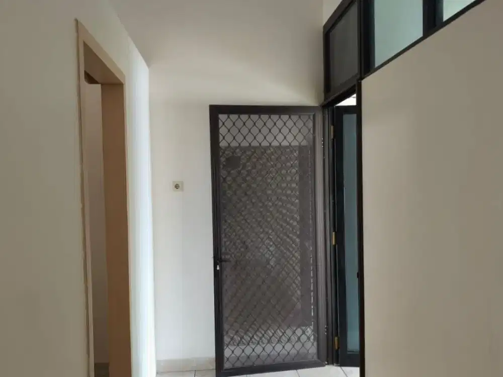 Ruko sewa di Hibrida Raya sederet dgn Alfamart , dekat perumahan Nirwana