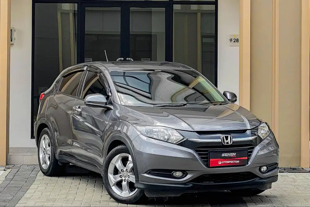 Honda HRV HR-V 1.5 E CVT Matic 2015 Abu Abu Metalik. FULL RECORD!!!