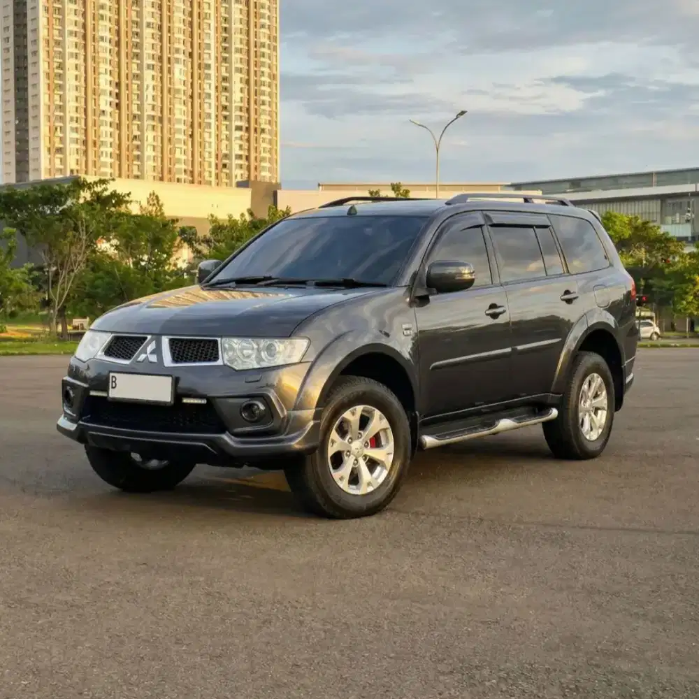 PAJERO DAKAR LIMITED AT 4X2 2013 ABU-ABU DP MINIM NO MINUS MESIN SEHAT