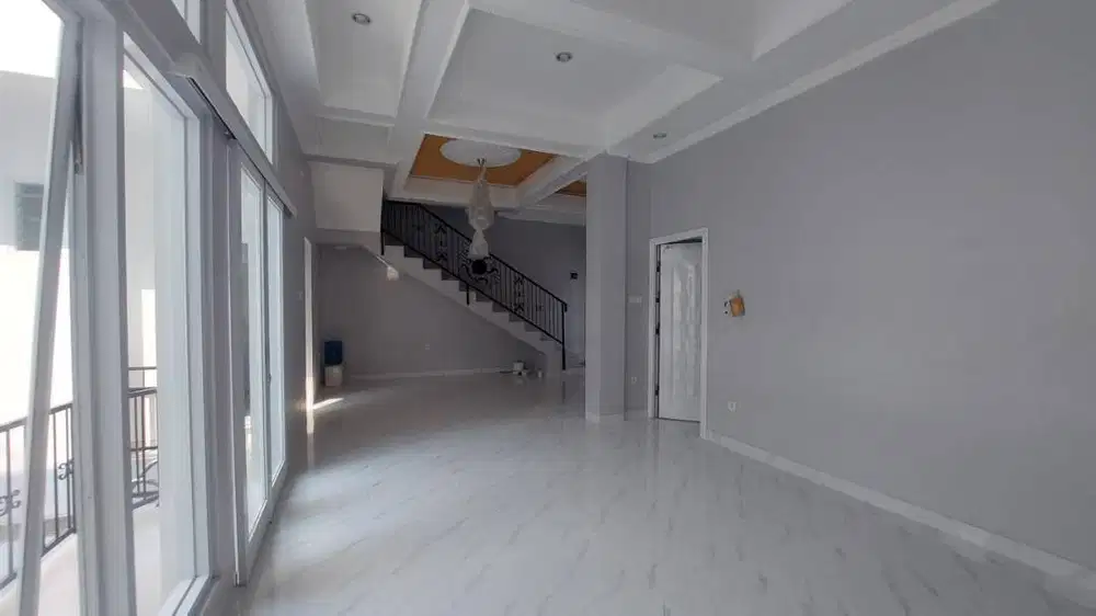 Rumah dengan Swimming Pool di Cinere Depok VC-17806