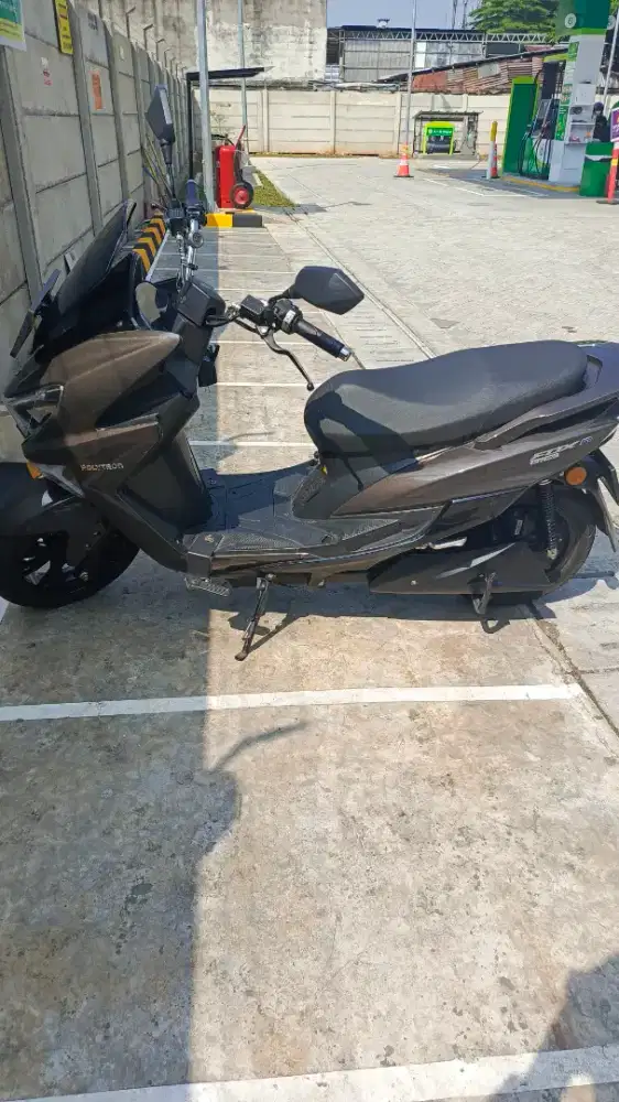 Fox R Terawat dan Istimewa