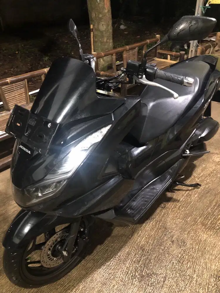 DI JUAL CEPAT HONDA PCX 160 HITAM GLOSSY