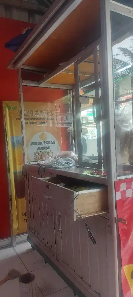 Di cari tukang masak buat nasgor dan burger