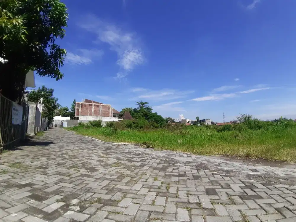 Tanah Tengah Kota Seberang Ambarrukmo Plaza