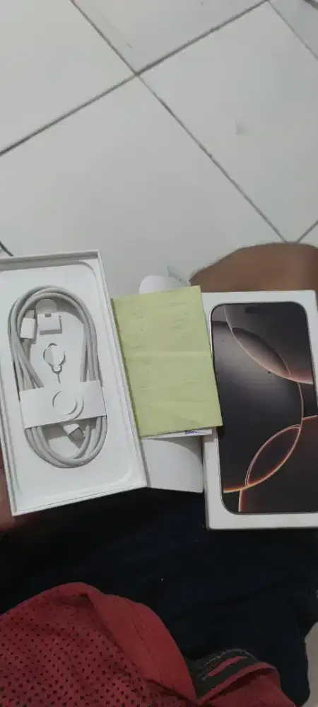 16 Pro max 256gb J/A (dus kabel ori)