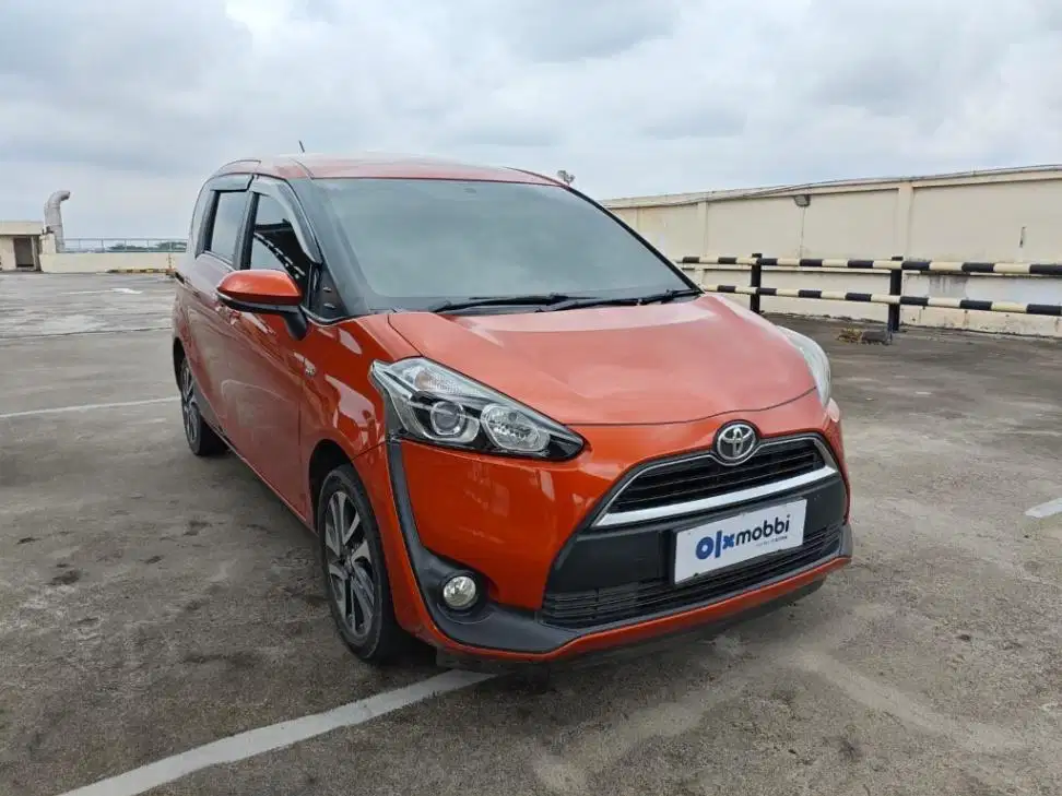 DP MURAH Toyota Sienta 1.5 V Bensin-AT 2016 Orange CSKXB