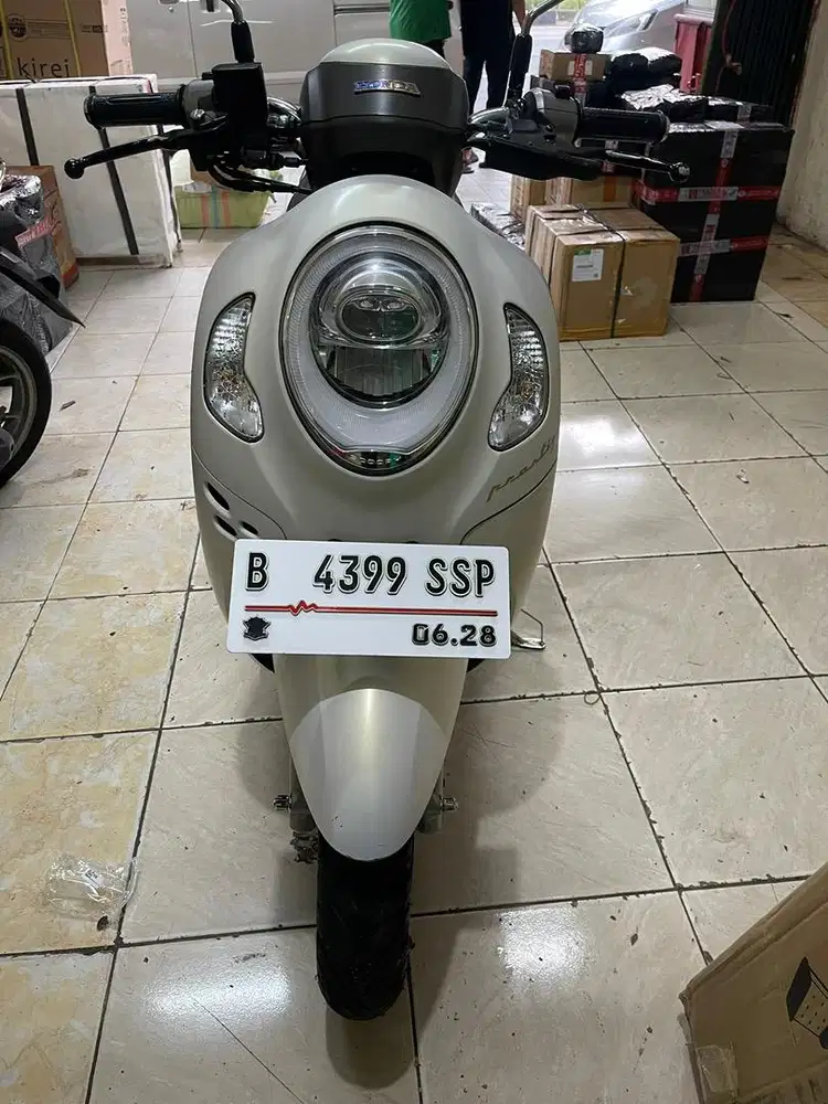 Scoopy 2023 CBS Prestige Putih