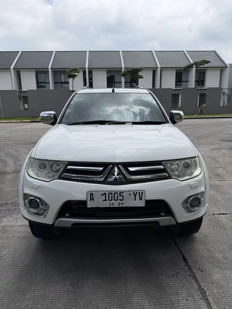 Pajero Dakar 4x2 at solar 2015 putih