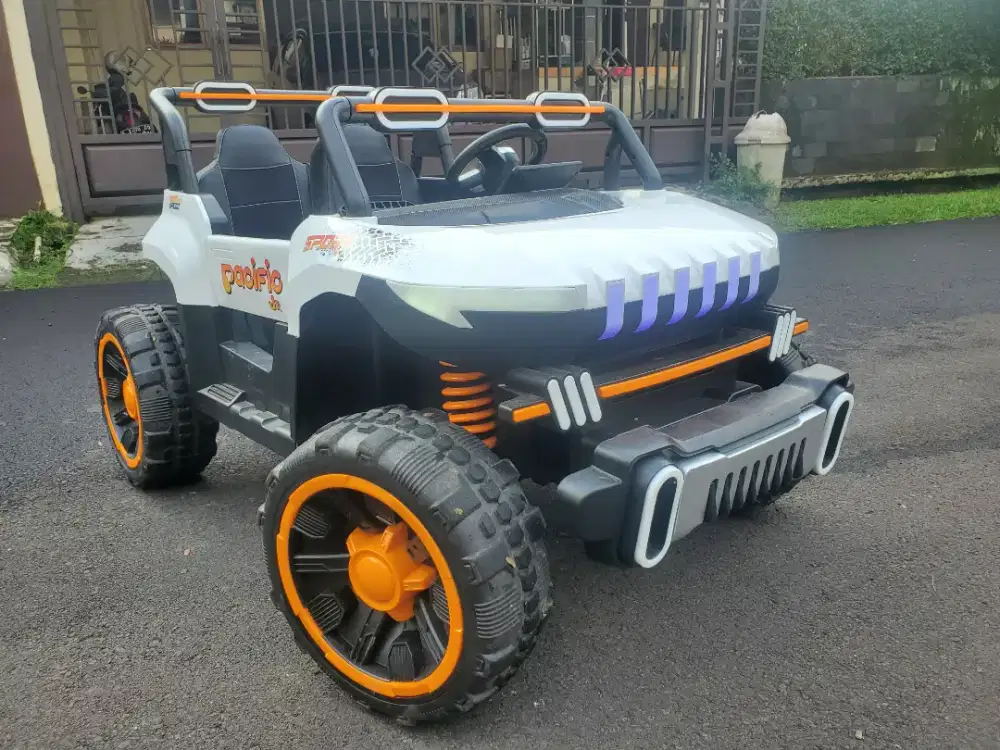 Mobil aki anak super monster besar pacific pj putih