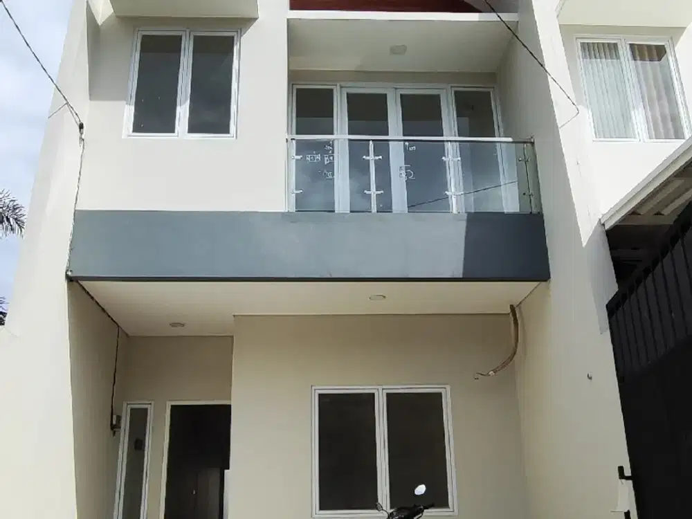 Jual Rumah Meruya, Baru, Depan Taman, Bebas Banjir