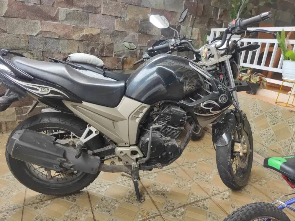 Yamaha Scorpio Limited Edition 225cc, Mulus dan Murah, Hitam
