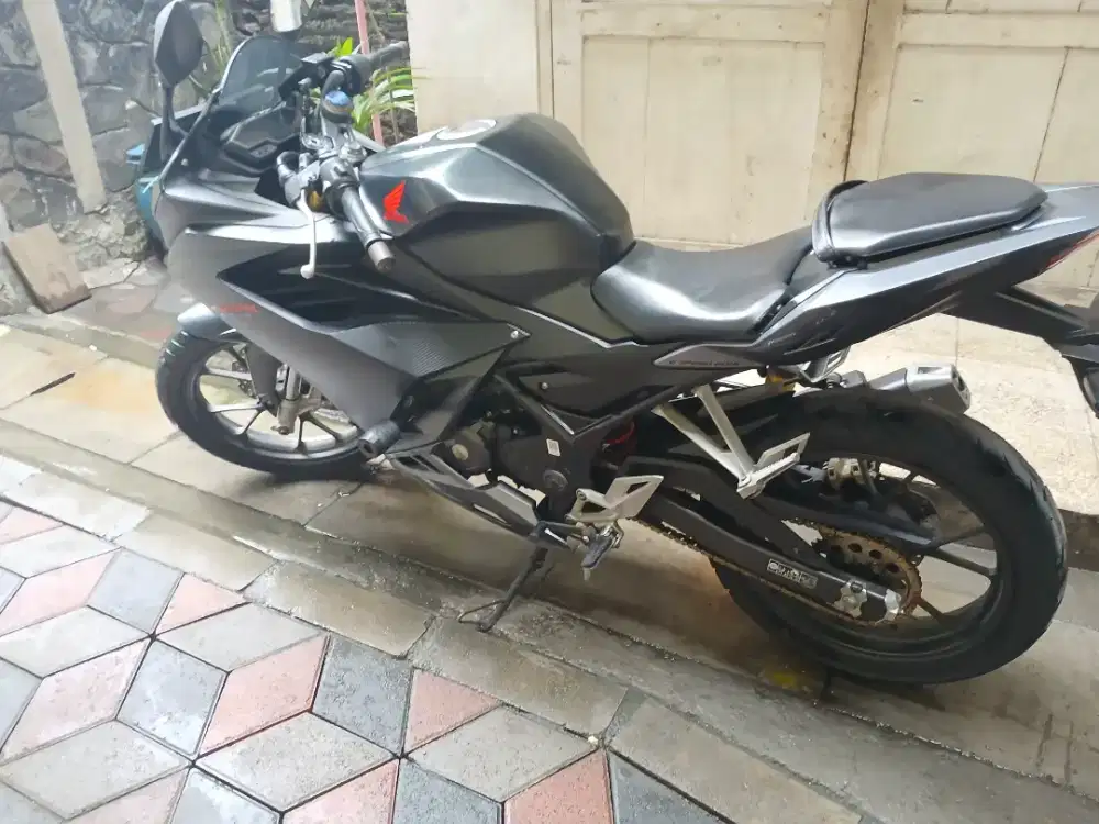 Jual cepat CBR 150R FULL ORI