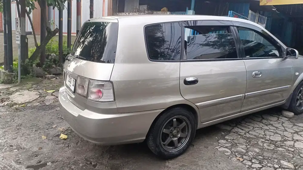 Kia Carens II 2004 Bensin