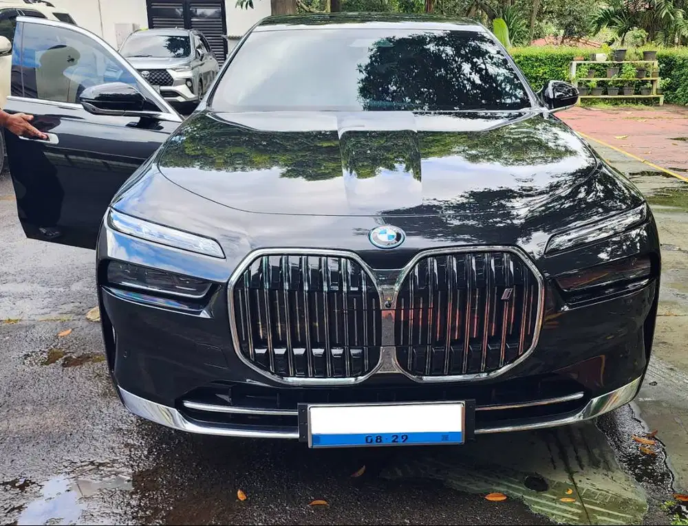 Dijual BMW i7 xDrive60 Grand Lusso NIK 2023, Reg 2024 FULL SPEC