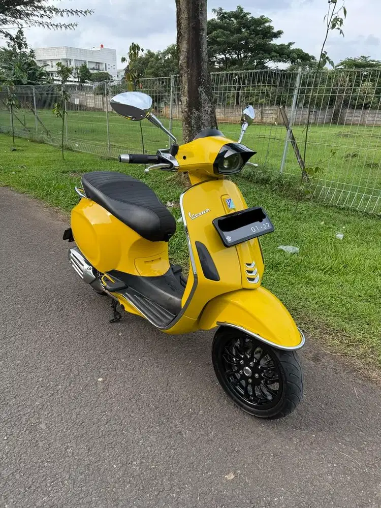 Vespa Sprint IGET 150 ABS 2022 (kuning)