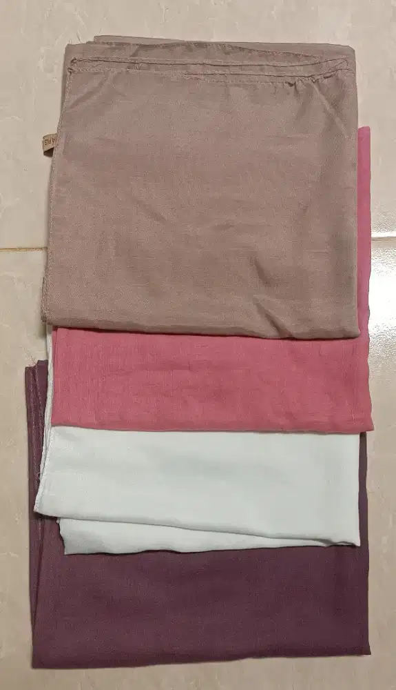 Pashmina dan Segiempat Jilbab Second
