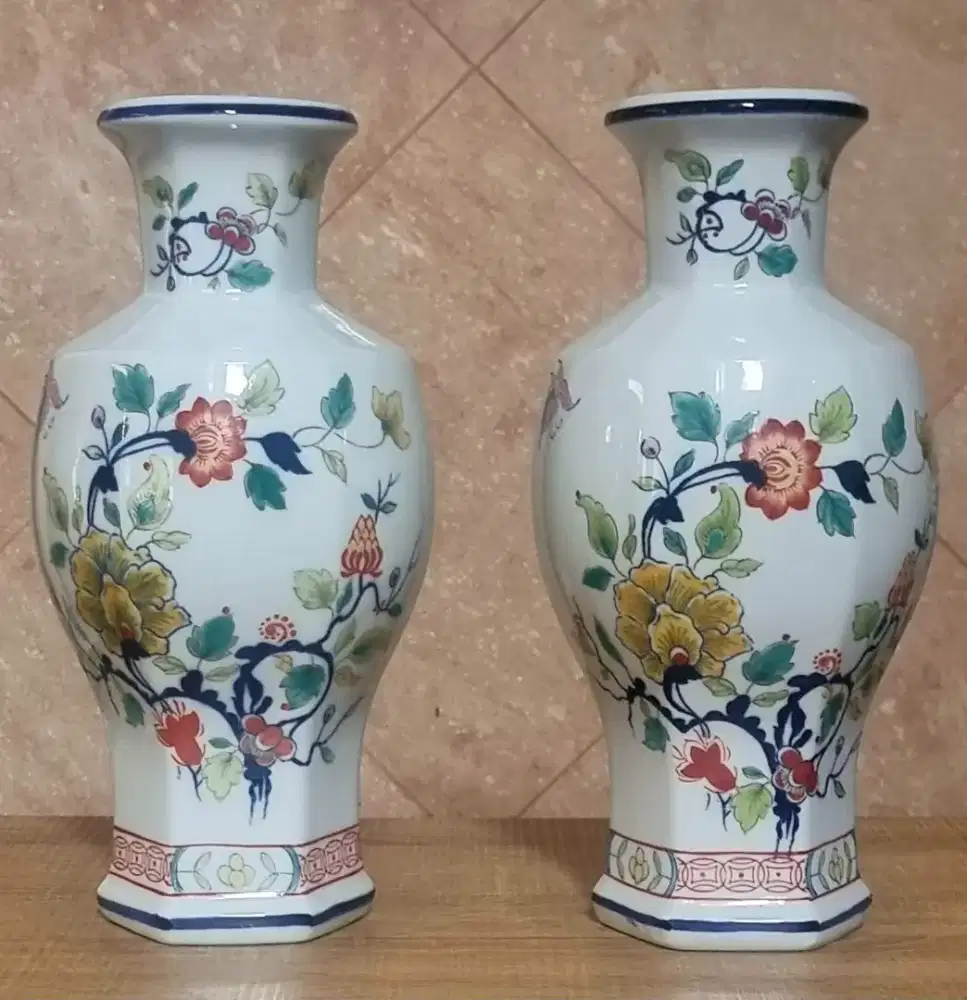 Sepasang Porselen Vas Bunga Vintage
August Warnecke 1925-1975.