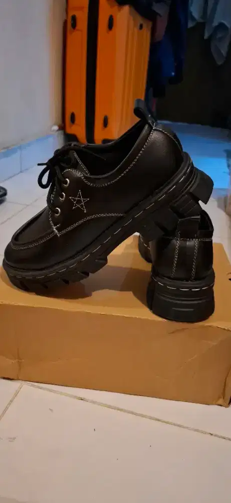 Sepatu Korean Style Hitam keren