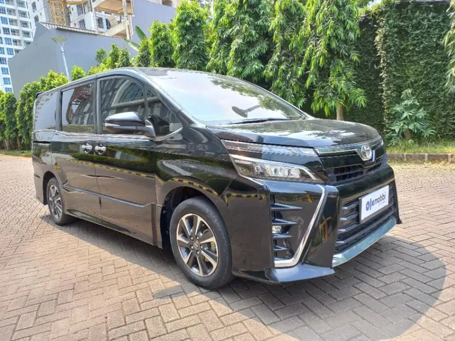 DP MURAH Toyota Voxy 2.0 Bensin-AT 2019 CSMIB