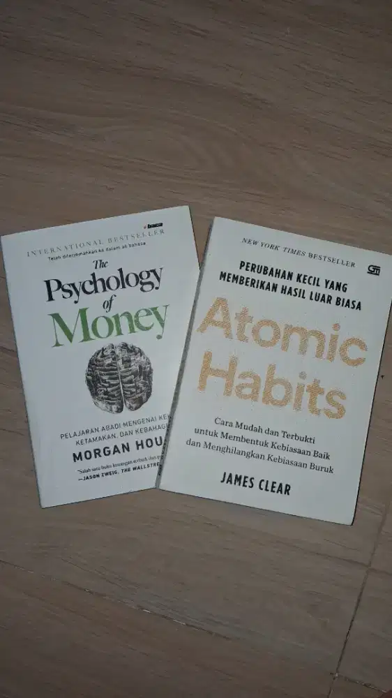 Buku psychology of money dan atomic habist