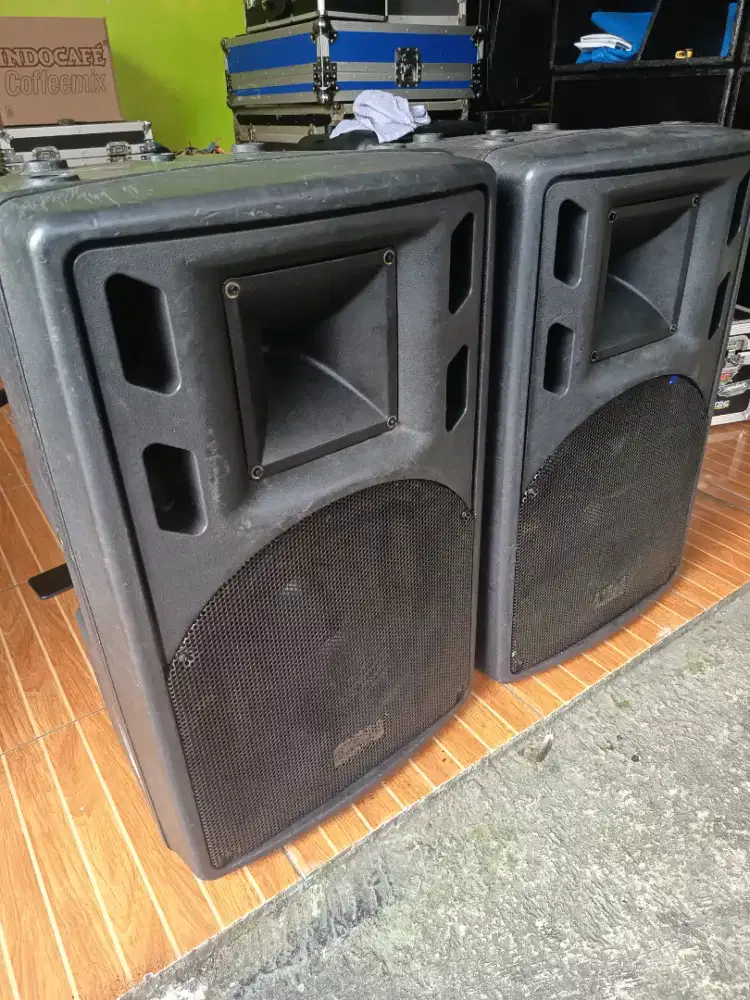 Sepasang Huper HA400.swit merah. Second Normal,Siap pakai. Wa:..